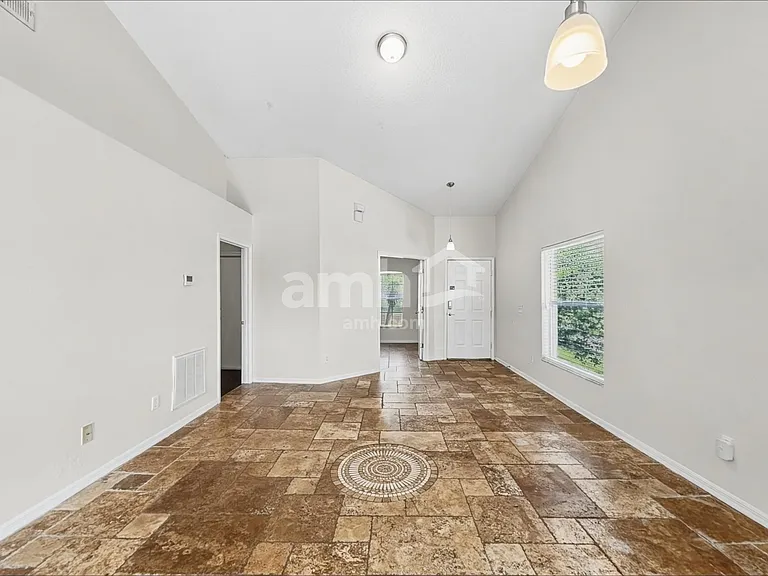 732 McLean Ct — Photo 6