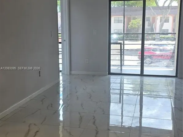 900 NE 209th Ter, Miami, FL