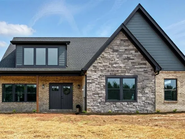 169 Meadow Brook Cir, Danville, VA 24541