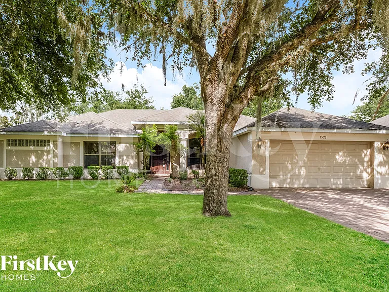 1521 Clapton Dr — Photo 1