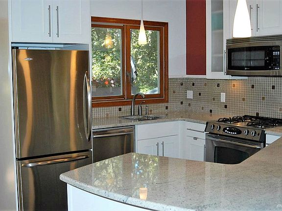 Granite and Stainless kitchen