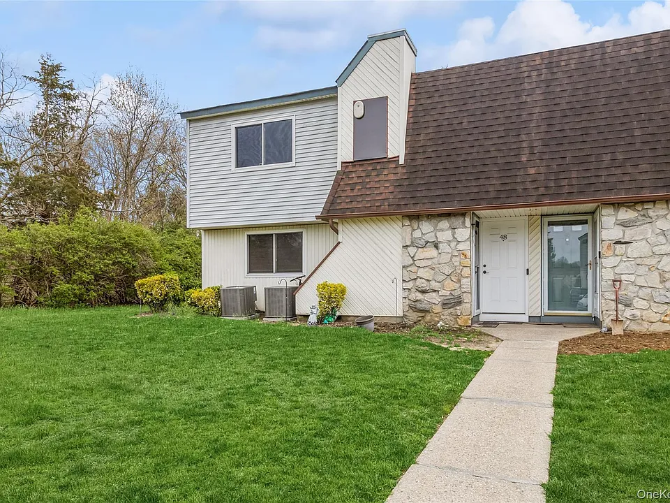 48 Pointe Cir S