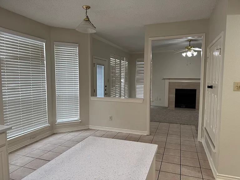 3704 Racquet Ct — Photo 6