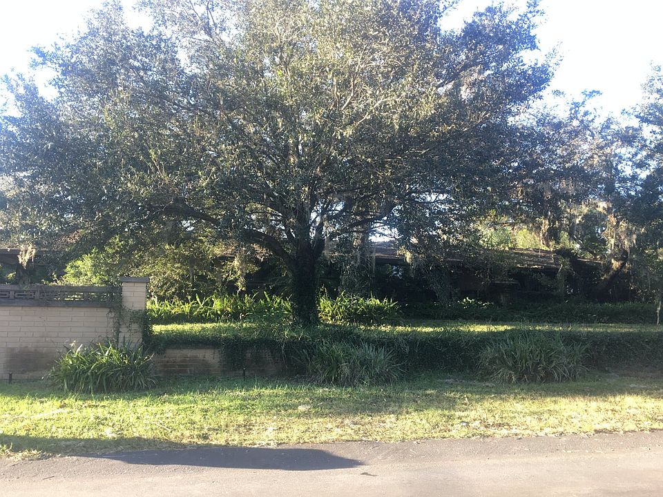 1st image of 725 Laurel Ln