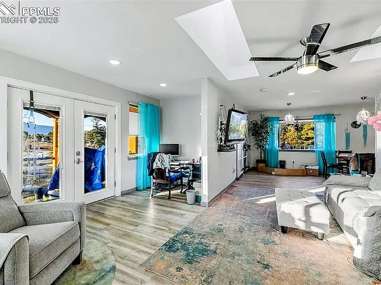1359 Shrider Rd — Photo 5