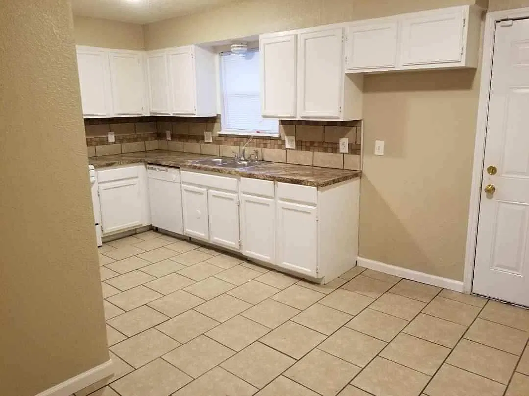 4 bed, 1120 sqft, $1,250 — Photo 1