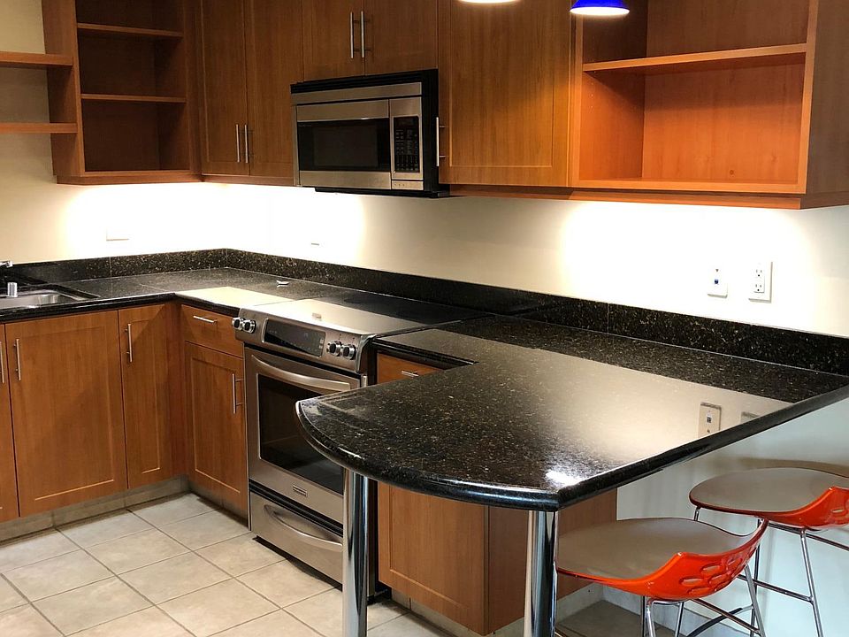 Modern Kitchen with Breakfast Bar
