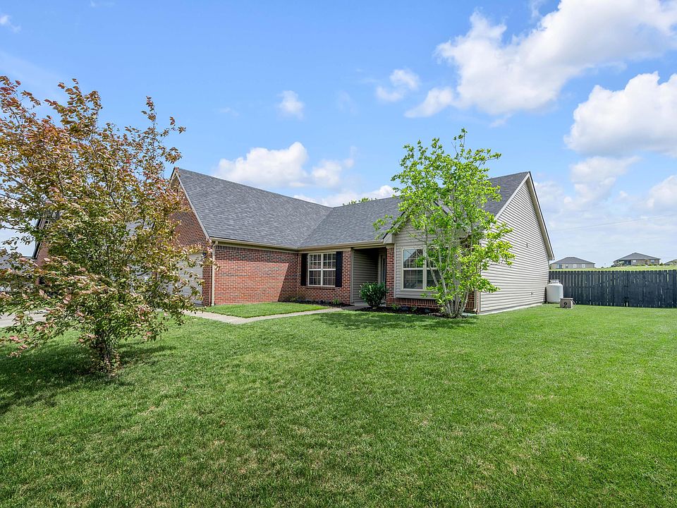 1st image of 204 Hedgewood Ln