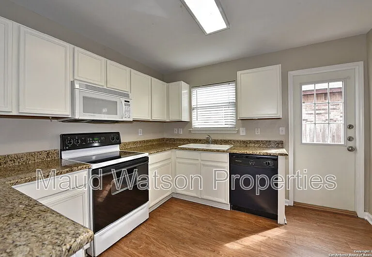 10727 N Shaenridge — Photo 13