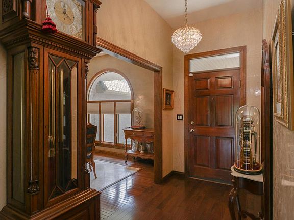 Main: Foyer or entry