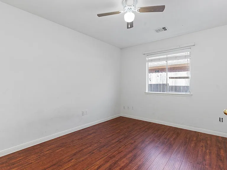 10415 Courtley St — Photo 27