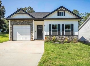 7 Lawrence St, Inman, SC 29349