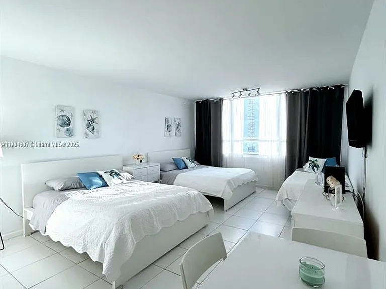 5445 Collins Ave #617 — Photo 4