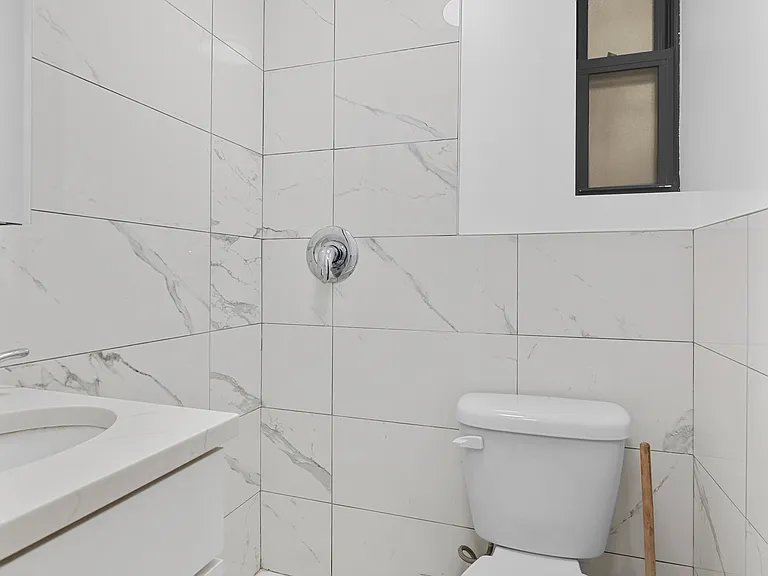 220 W 10th St #4A — Photo 10