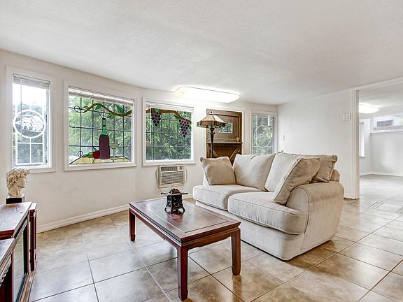 3rd image of 621 Alta Vista Dr Unit B