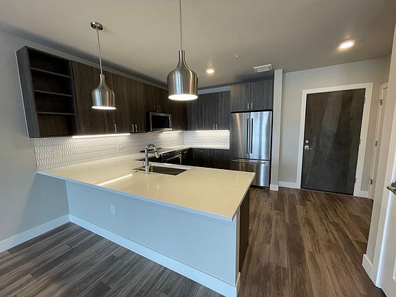 4th image of 20 N Wilcox St #518