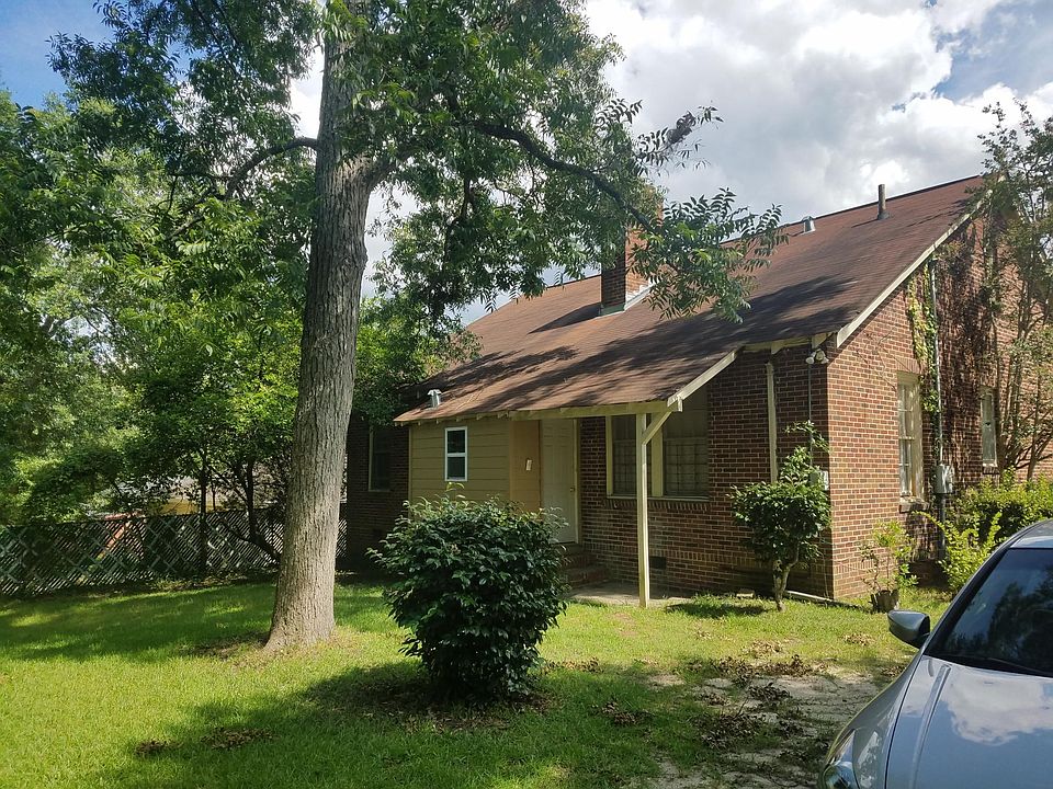 2nd image of 2803 Pecan St