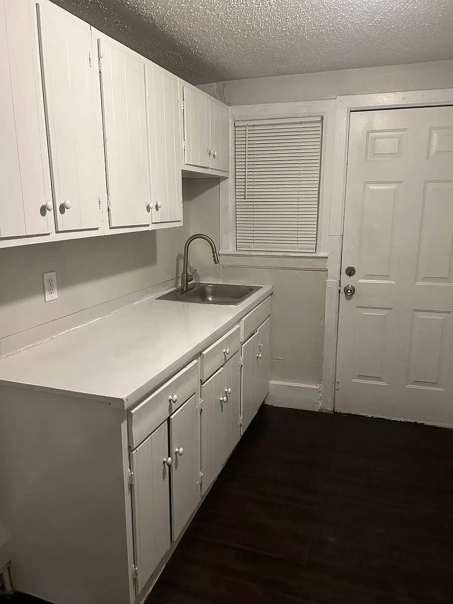 Building Photo - 1690 W Girard Ave #5A