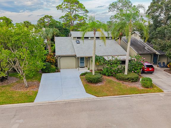 4th image of 695 NE Dahoon Terrace