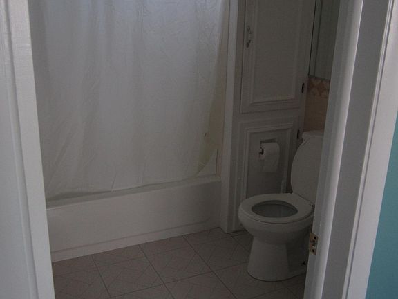 3rd image of 278 Curtiss St