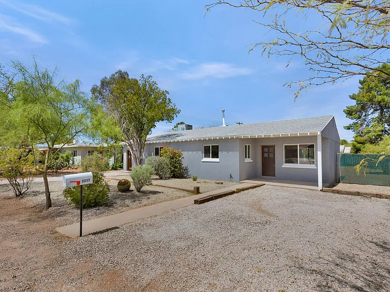 2217 E Silver St — Photo 24