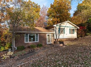 1017 Woodmount Dr, New Albany, IN 47150