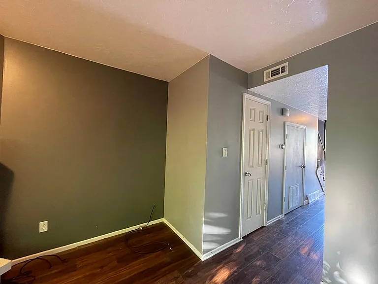 727 SW Liggett Rd #D — Photo 4