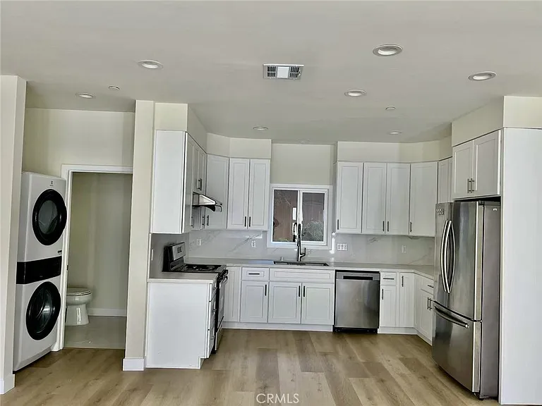 913 W 21st — Photo 39