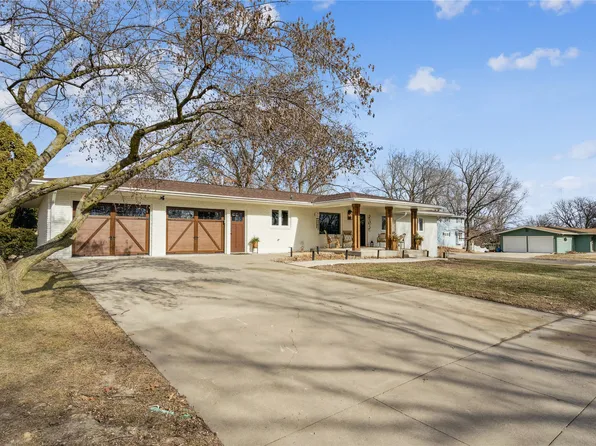 202 Independence St, Pella, IA 50219