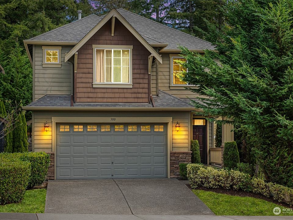 Impeccable 5 bedroom, 2.75 bath, Murray Franklyn resale with 3,036sf interior. Prepare to fall in love! Incredible location within steps to shops, and parks. Minutes to IT campus.>