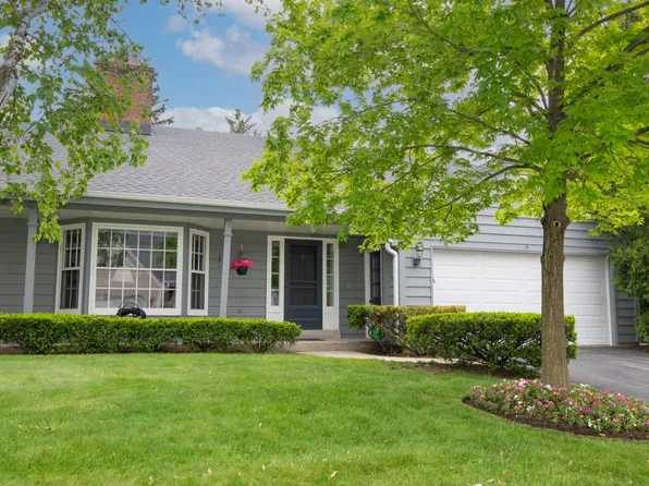 1029 West Shaker CIRCLE, Mequon, WI 53092