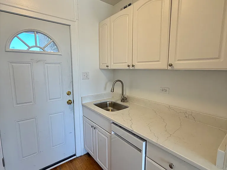4419 N Whipple St #3W — Photo 2