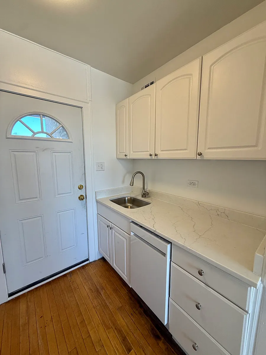 Building Photo - 4419 N Whipple St #3W