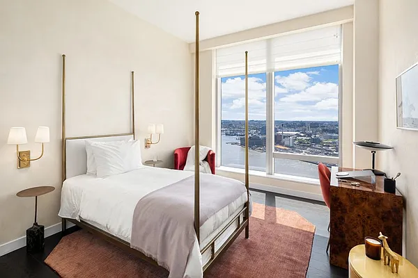 Rented by Extell Marketing Group LLC | media 41