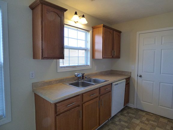 3rd image of 215 Grant Ave