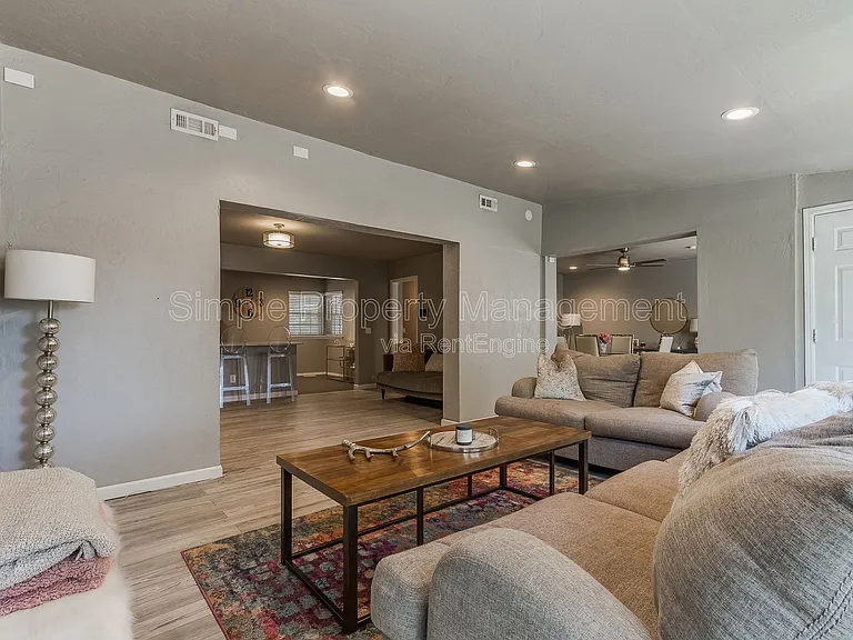4136 NW 61st Ter — Photo 8