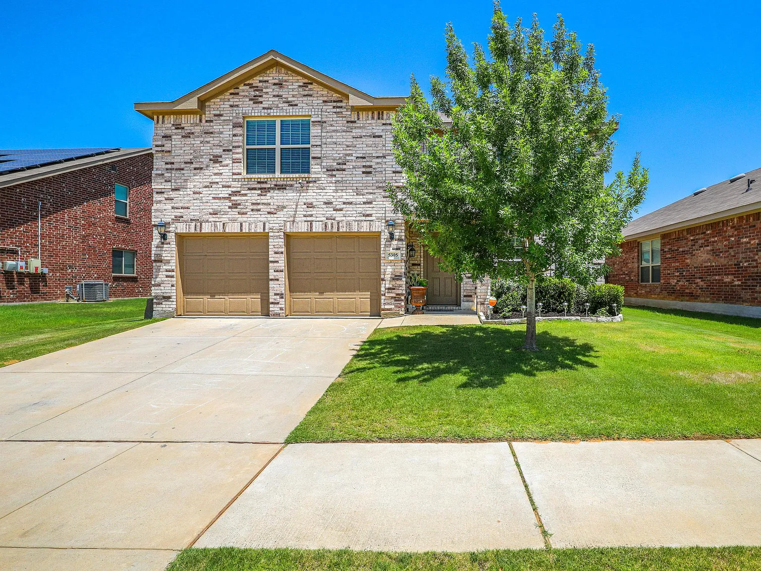 3 bed, 2280 sqft, $2,395 — Photo 2