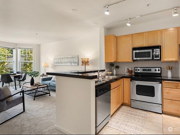 3rd image of 2901 NE Blakeley St APT 421