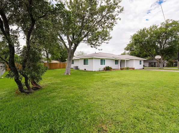 214 South St, Schulenburg, TX 78956