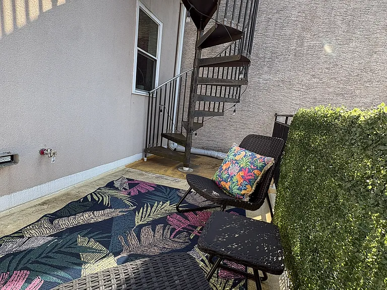 2516 Grays Ferry Ave — Photo 36