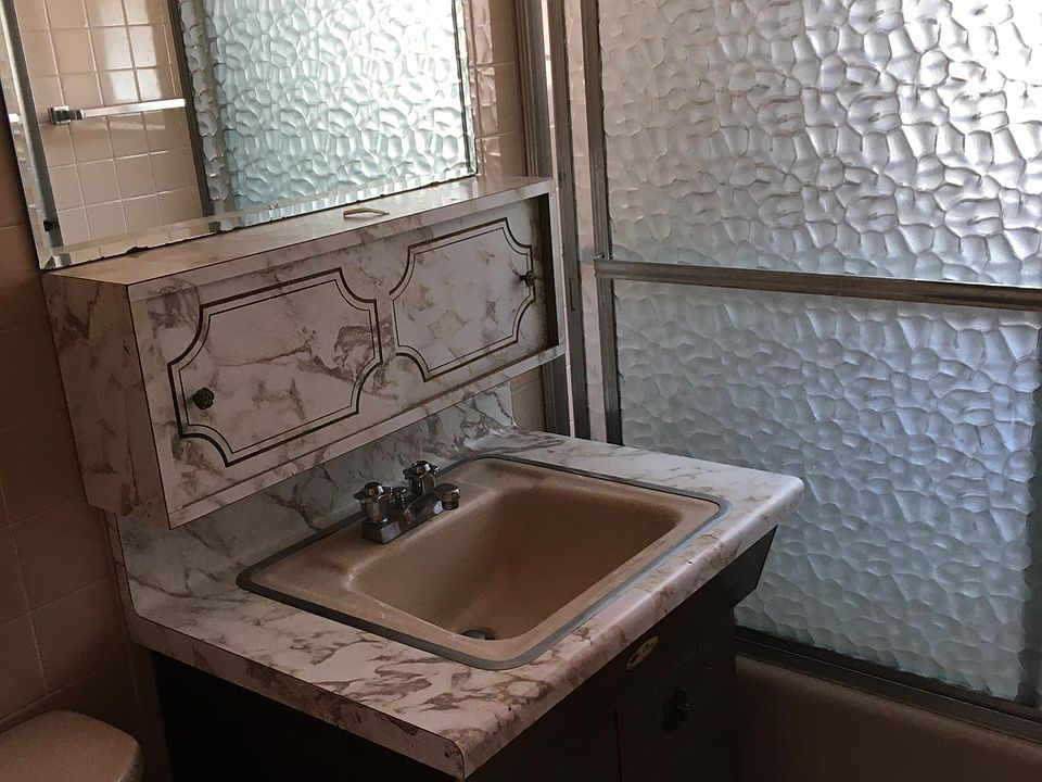 2nd image of 1464 Dahill Rd APT 2R