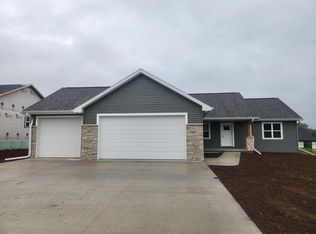 8300 Xavier Dr, Menasha, WI 54952