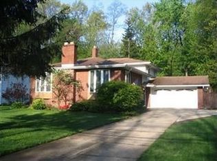 4986 Hampton Dr, North Olmsted, OH