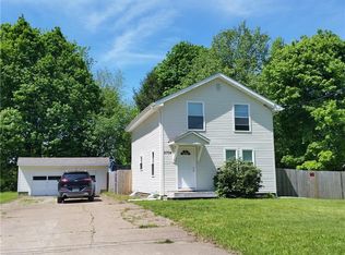 2704 Country Ln, Erie, PA 16506