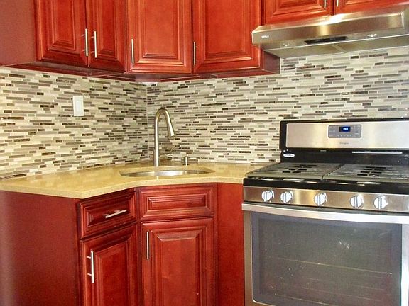 2nd image of 17 Cambridge Pl #2
