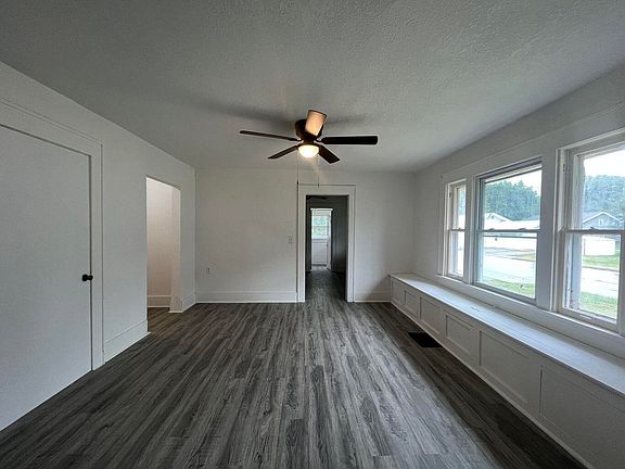 4th image of 600 N Franklin Ave