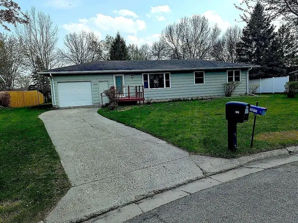 106 Circle Dr, Thief River Falls, MN 56701
