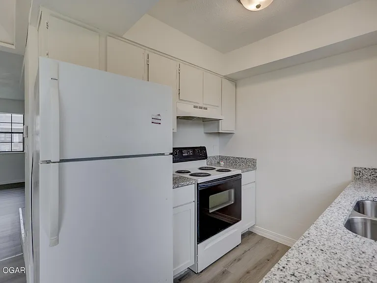 1119 S Saint Louis Ave — Photo 9