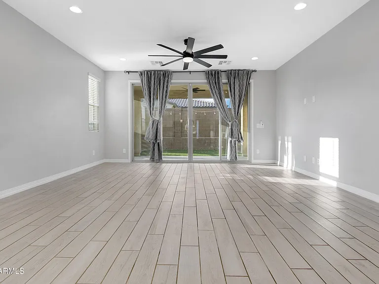 24194 W Whyman Ave — Photo 32