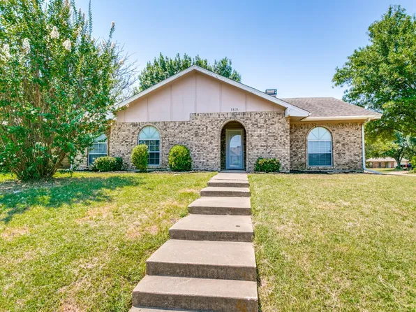 3300 Heritage Ln, Forest Hill, TX 76140